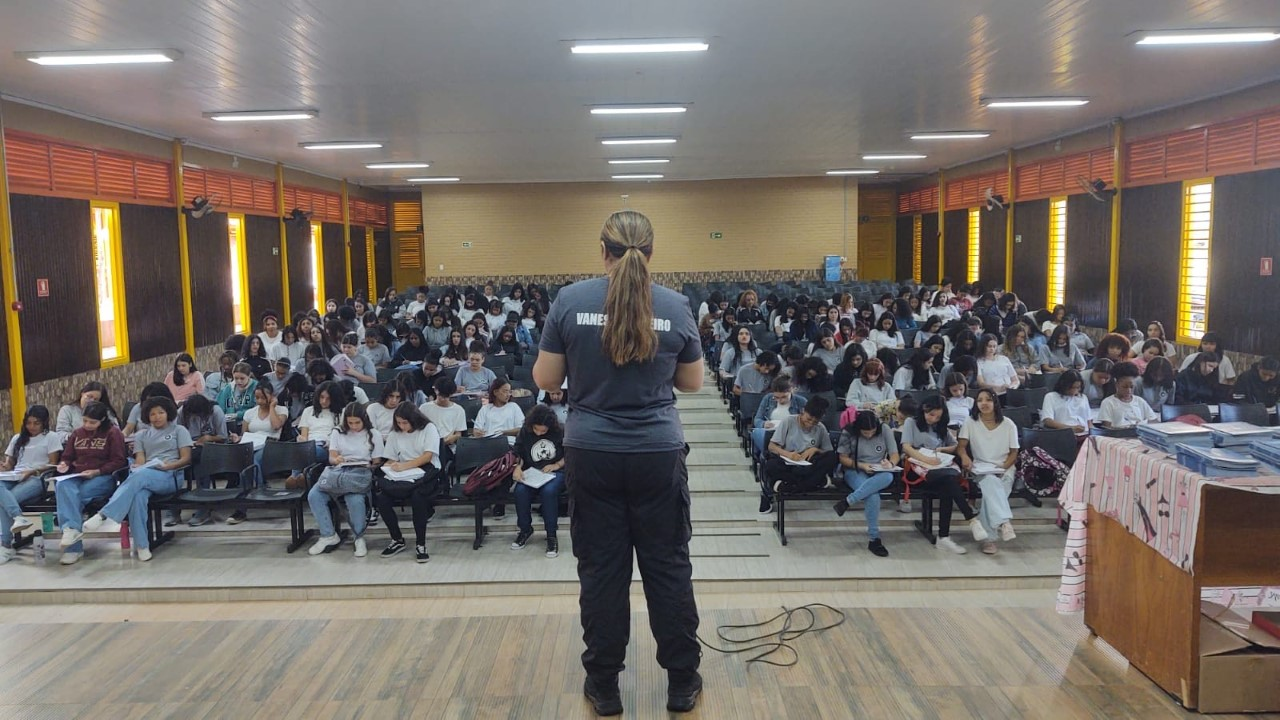 Auditório com participação do projeto Defesa das Mulheres